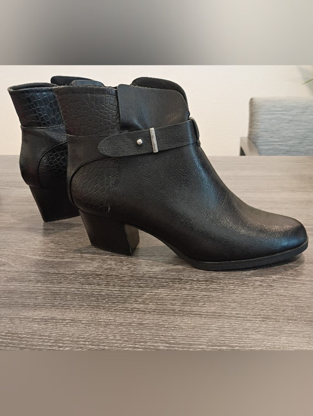 NWOB Baretraps Black Leather Ankle Boot with Decorative Strap Size 9.5